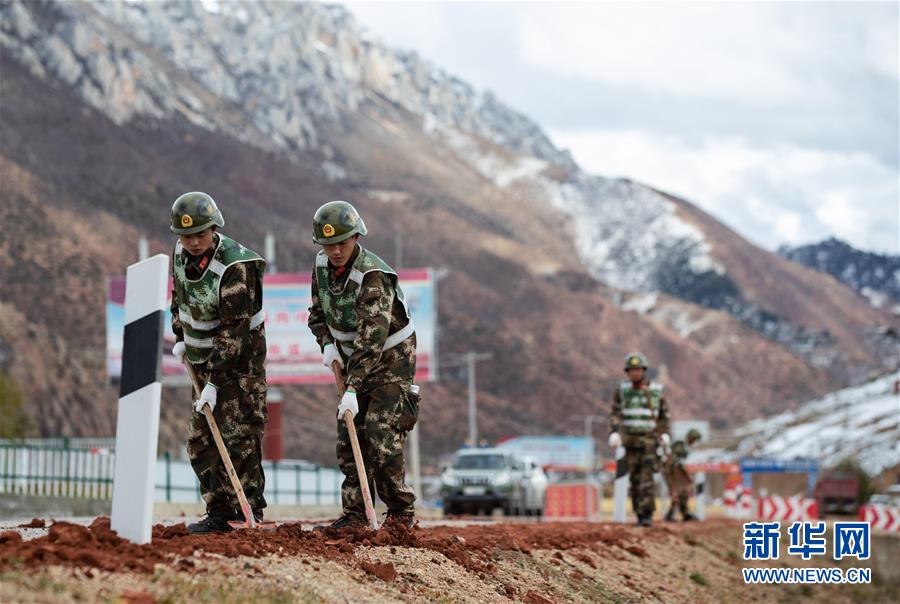（新華全媒頭條&middot;圖文互動）（12）格桑花開滿天路&mdash;&mdash;寫在川藏公路通車65周年之際