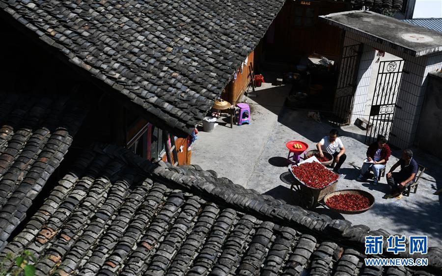 （新華全媒頭條&middot;圖文互動）（3）干部去哪兒了？&mdash;&mdash;貴州干部大規(guī)模下沉脫貧攻堅一線紀實