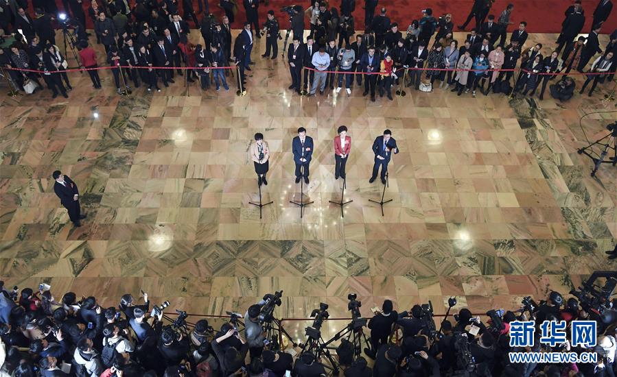 （兩會(huì)&middot;面對(duì)面）（15）全國(guó)政協(xié)委員接受采訪