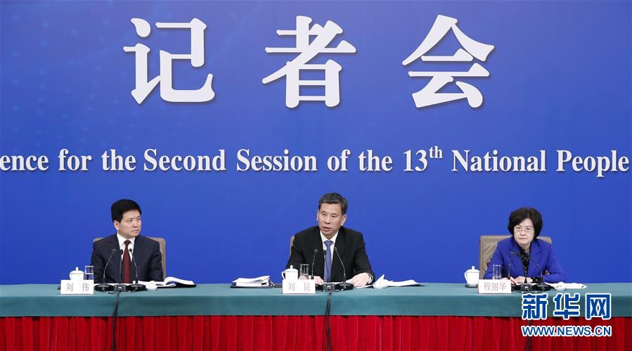 （兩會(huì)&middot;XHDW）（4）財(cái)政部部長(zhǎng)劉昆等就&ldquo;財(cái)稅改革和財(cái)政工作&rdquo;答記者問(wèn)