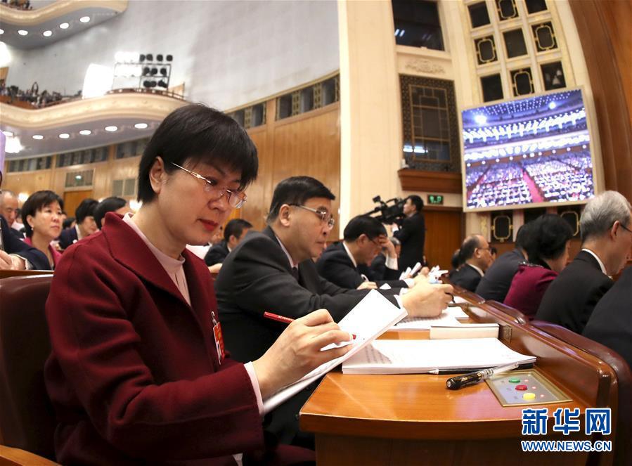 （兩會&middot;圖片故事）（1）全國人大代表馬恒燕：讓城鄉(xiāng)學生共享&ldquo;互聯(lián)網(wǎng)+教育&rdquo;優(yōu)質資源