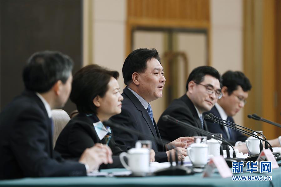 (兩會(huì)·XHDW)(10)最高人民法院審判委員會(huì)副部級(jí)專職委員劉貴祥等就“攻堅(jiān)‘基本解決執(zhí)行難’”答記者問