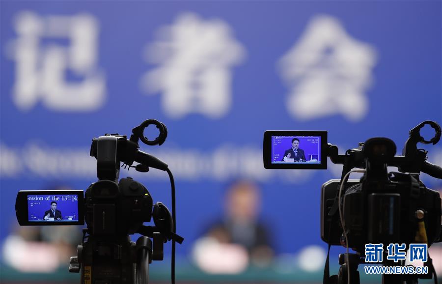 (兩會(huì)·XHDW)(14)最高人民法院審判委員會(huì)副部級(jí)專職委員劉貴祥等就“攻堅(jiān)‘基本解決執(zhí)行難’”答記者問(wèn)