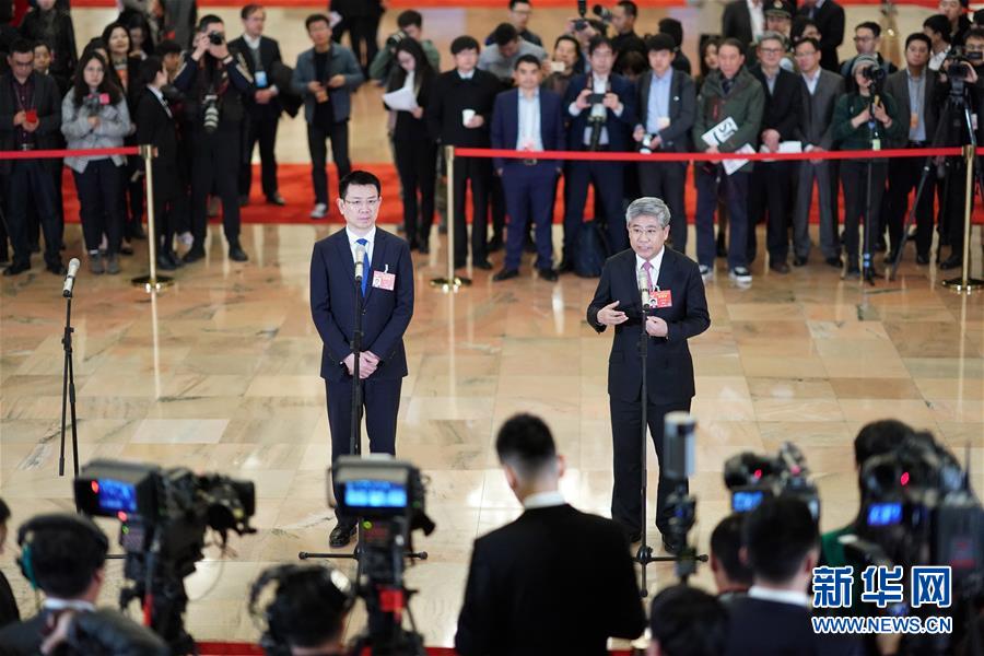 （兩會&middot;面對面&middot;XHDW）（14）全國政協委員接受采訪