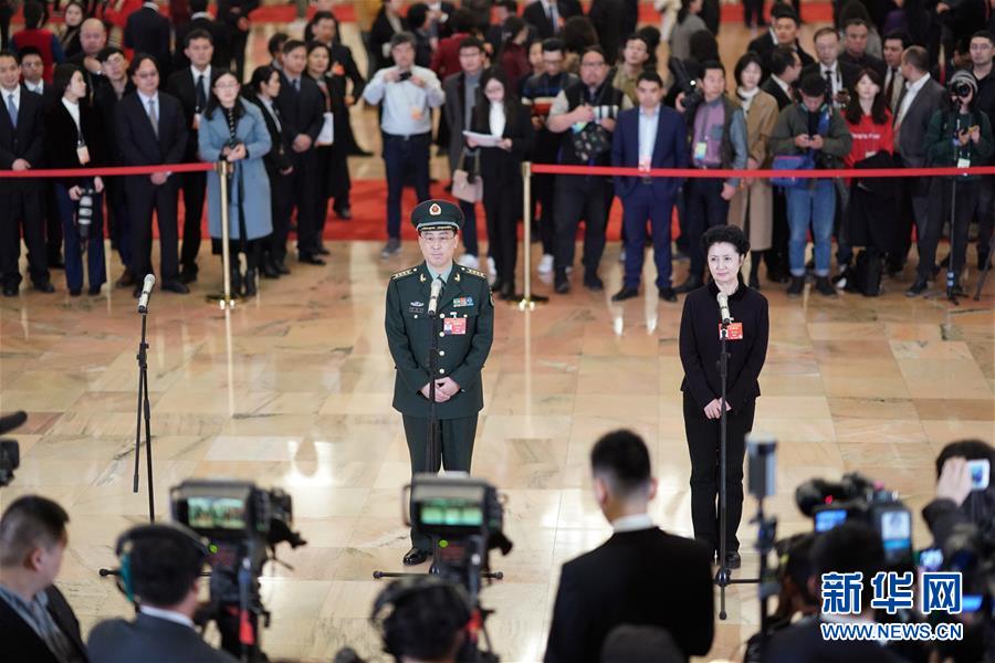 （兩會(huì)&middot;面對面&middot;XHDW）（16）全國政協(xié)委員接受采訪