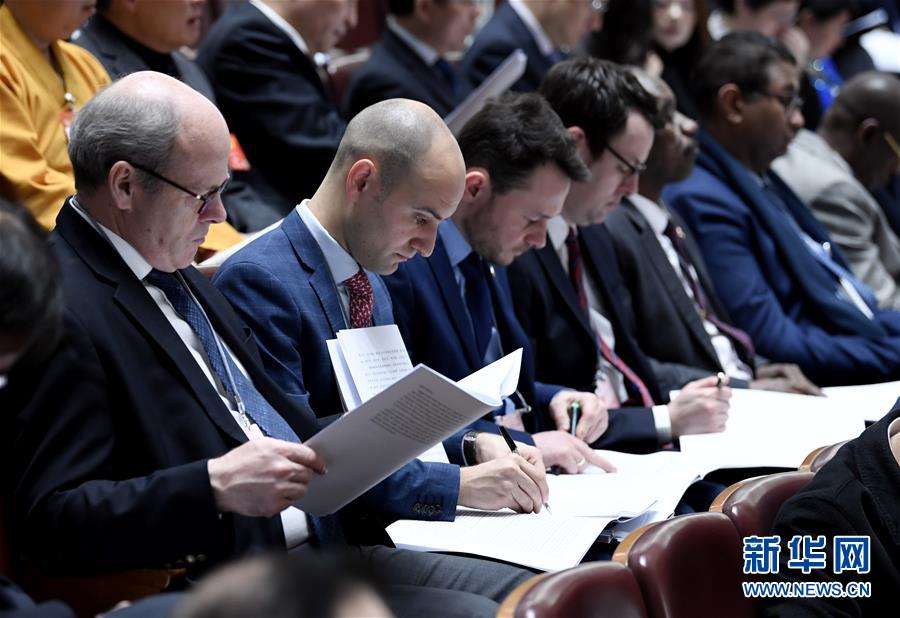 (新華全媒頭條·圖文互動(dòng))(10)2019——春天里的中國(guó)兩會(huì)故事