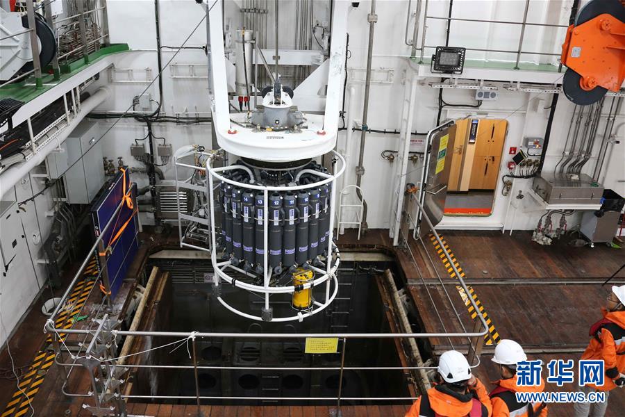 (“雪龍”探南極·圖文互動(dòng))(4)中國南極考察隊(duì)順利完成宇航員海綜合科考