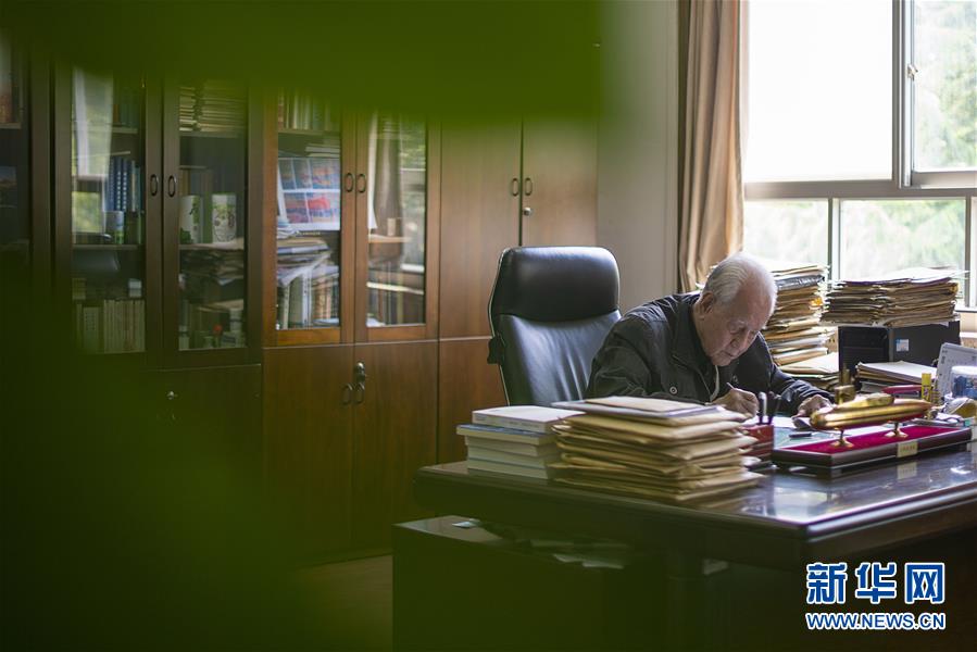 （今日關(guān)注&middot;科技獎勵大會&middot;圖文互動）（5）此生屬于祖國，此生無怨無悔&mdash;&mdash;隱身30年的中國核潛艇先驅(qū)黃旭華