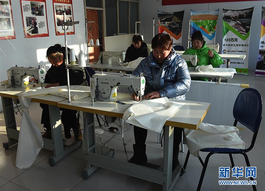 (新春走基層·圖文互動)(1)脫貧戶“虎妞”的“福袋”