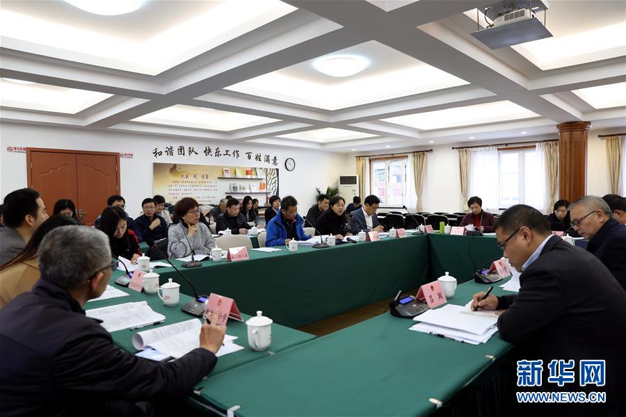 （新華全媒頭條&middot;圖文互動）（7）為基層松綁減負　促干部擔當作為&mdash;&mdash;以習(xí)近平同志為核心的黨中央推進&ldquo;基層減負年&rdquo;工作綜述