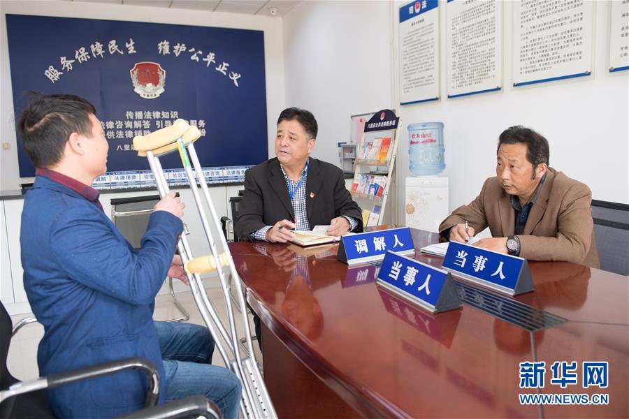 （新華全媒頭條&middot;圖文互動）（9）為基層松綁減負　促干部擔當作為&mdash;&mdash;以習(xí)近平同志為核心的黨中央推進&ldquo;基層減負年&rdquo;工作綜述