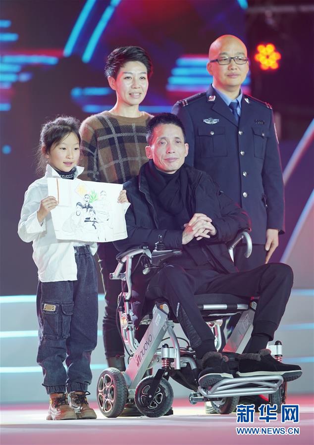 (圖文互動(dòng))(3)“中國網(wǎng)事·感動(dòng)2019”十大年度網(wǎng)絡(luò)人物揭曉