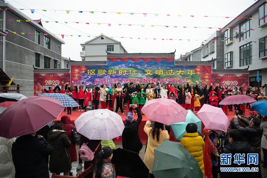 （新春走基層&middot;圖文互動(dòng)）（2）村晚&ldquo;說(shuō)唱&rdquo;唱什么？