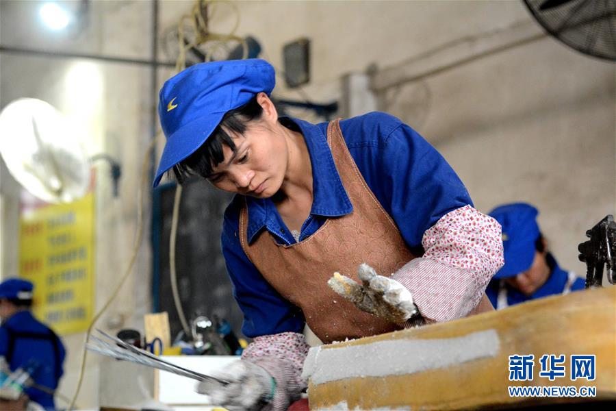 (新春走基層·圖文互動(dòng))(2)聾啞姐妹的無聲春運(yùn)