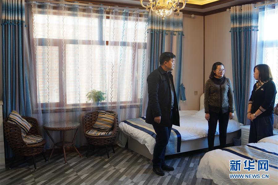 (新春走基層·圖文互動(dòng))(2)小鎮(zhèn)里的“U盤書記”