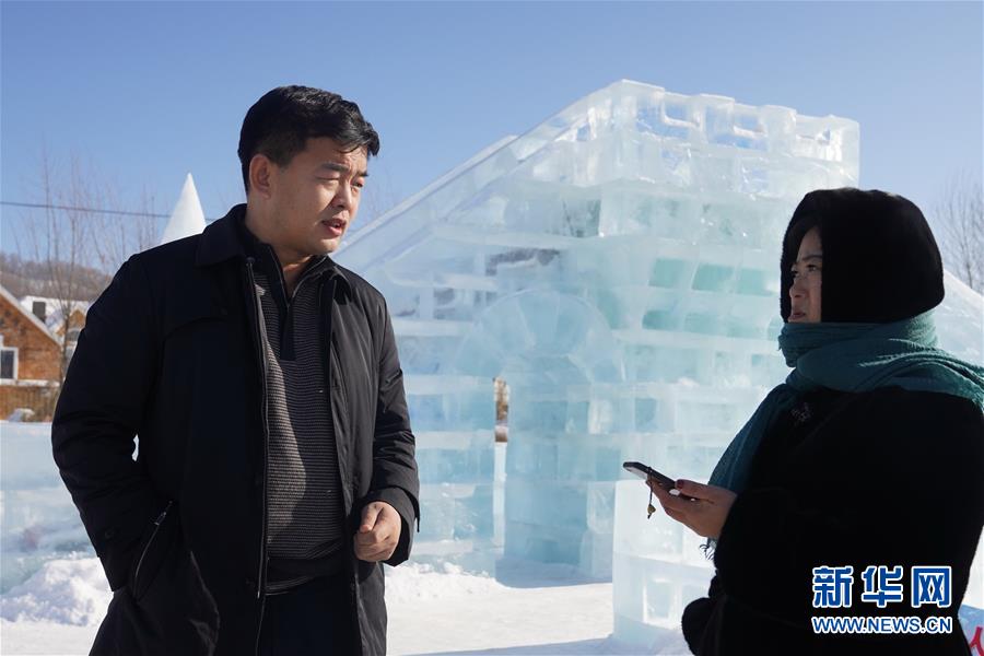 (新春走基層·圖文互動(dòng))(5)小鎮(zhèn)里的“U盤書記”