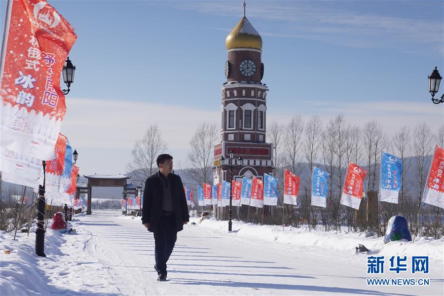 (新春走基層·圖文互動(dòng))(7)小鎮(zhèn)里的“U盤書記”