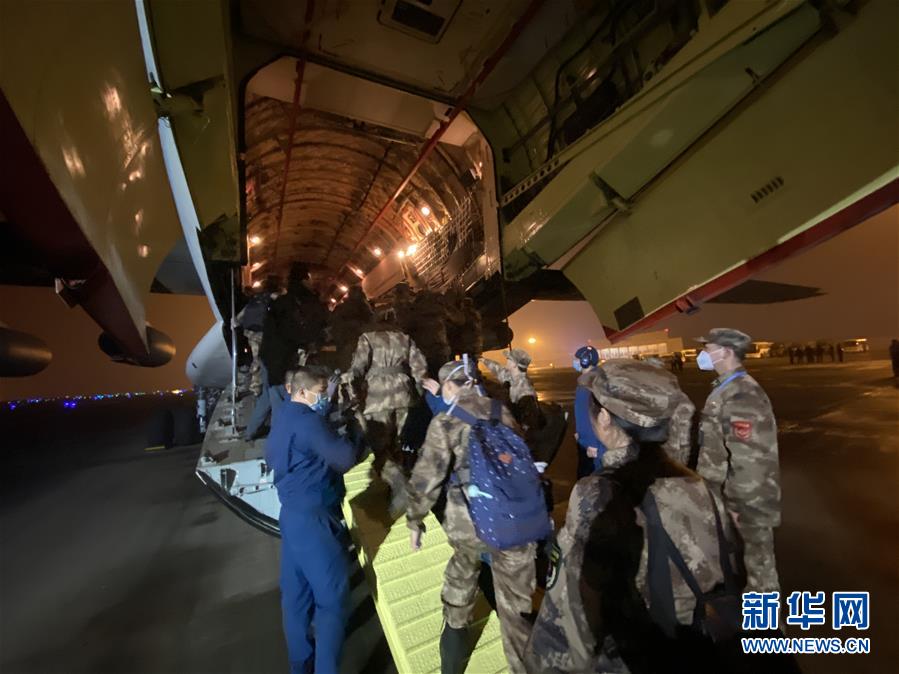 (新型肺炎疫情防控)(3)陸軍軍醫(yī)大學(xué)醫(yī)療隊連夜馳援武漢