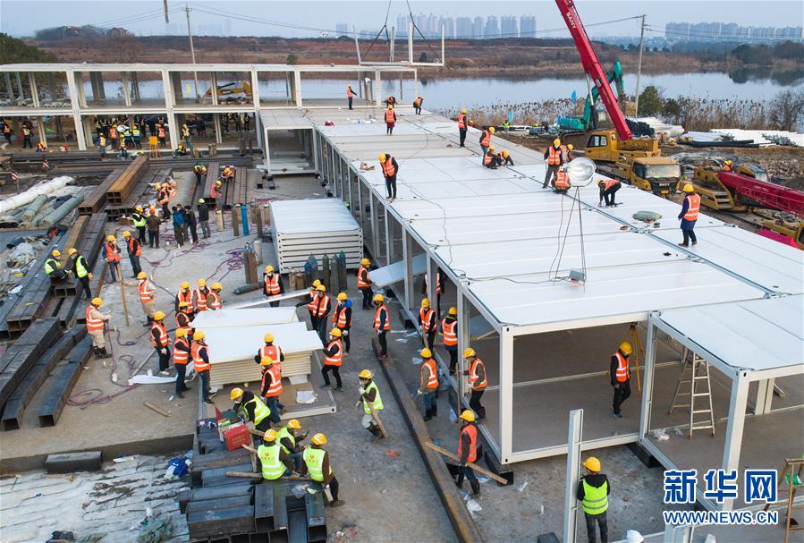 （新華全媒頭條&middot;圖文互動(dòng)）（6）黨旗，高高飄揚(yáng)在防控疫情斗爭第一線&mdash;&mdash;各級(jí)黨組織和廣大黨員干部投身疫情防控阻擊戰(zhàn)紀(jì)實(shí)