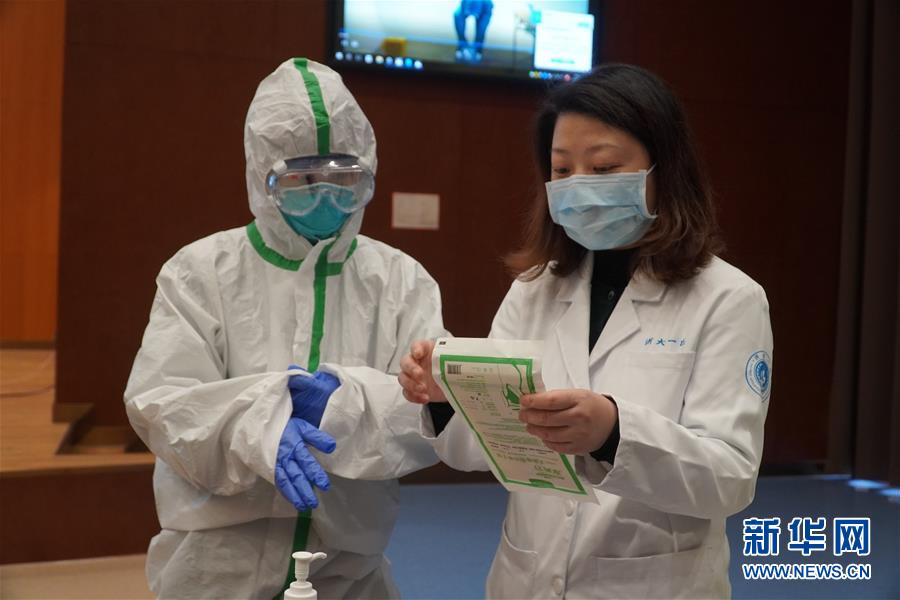 （聚焦疫情防控&middot;圖文互動）（4）無法握手，但始終并肩