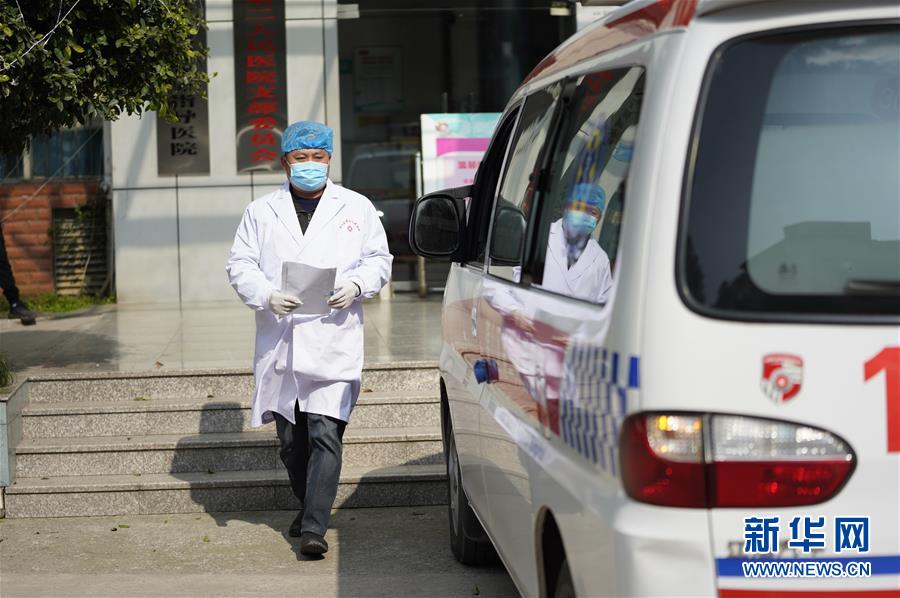 (聚焦疫情防控·圖文互動(dòng))(1)一對(duì)抗疫夫妻的“一線連軸轉(zhuǎn)”