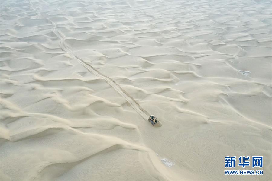 （新春走基層&middot;圖文互動(dòng)）（2）特寫：與車為伴，獨(dú)行沙海