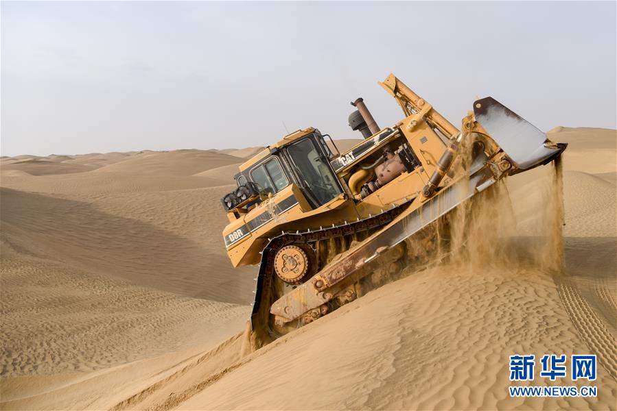 （新春走基層&middot;圖文互動(dòng)）（3）特寫：與車為伴，獨(dú)行沙海