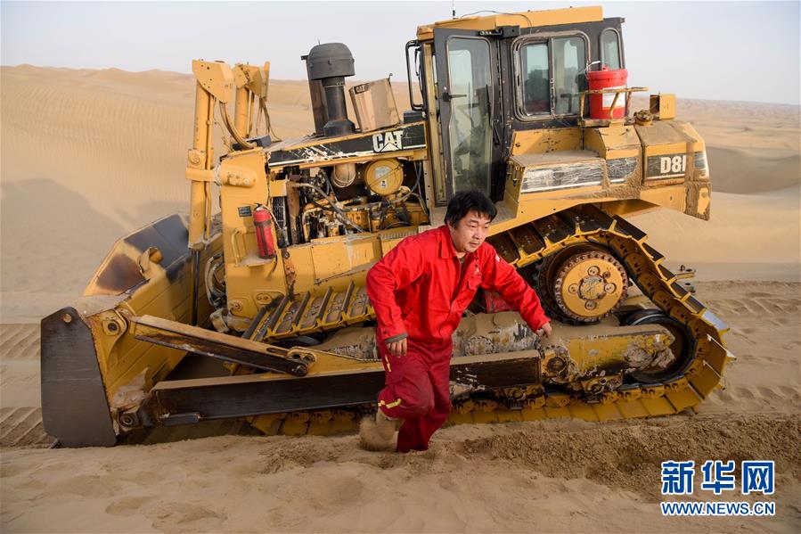 （新春走基層&middot;圖文互動(dòng)）（5）特寫：與車為伴，獨(dú)行沙海