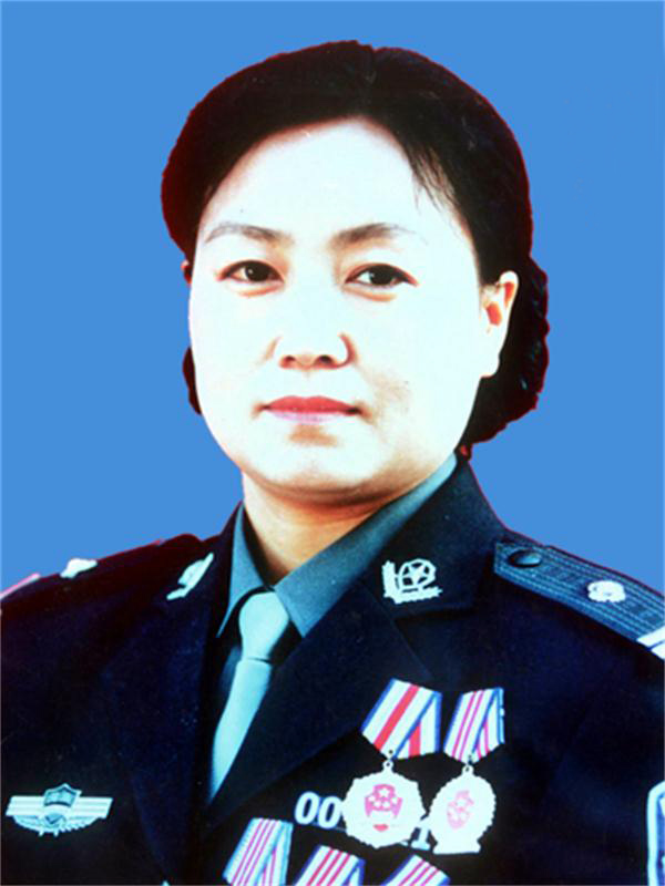 （為了民族復(fù)興&middot;英雄烈士譜&middot;圖文互動(dòng)）人民愛戴的忠誠(chéng)衛(wèi)士任長(zhǎng)霞