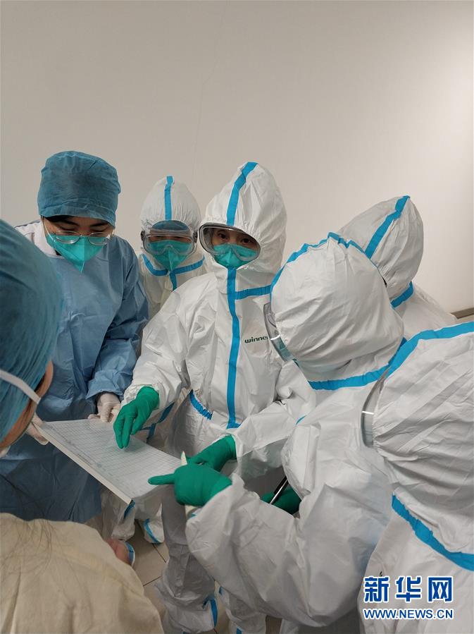 （新華全媒頭條&middot;圖文互動）（4）戰(zhàn)紅區(qū)！&mdash;&mdash;發(fā)生在武漢抗疫隔離病房內的故事