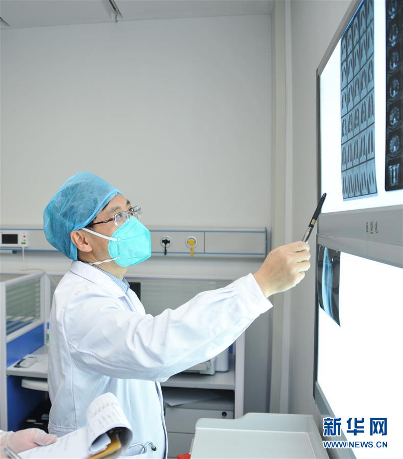 （新華全媒頭條&middot;圖文互動）（6）戰(zhàn)紅區(qū)！&mdash;&mdash;發(fā)生在武漢抗疫隔離病房內的故事