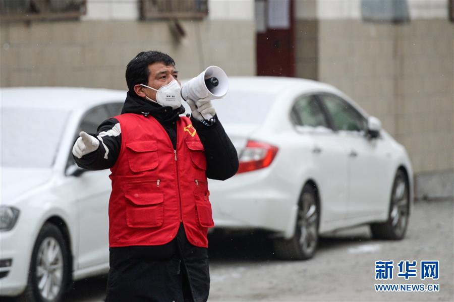 （聚焦疫情防控&middot;圖文互動(dòng)）（1）&ldquo;我們多跑跑，居民更安全&rdquo;&mdash;&mdash;直擊新疆基層社區(qū)疫情防控