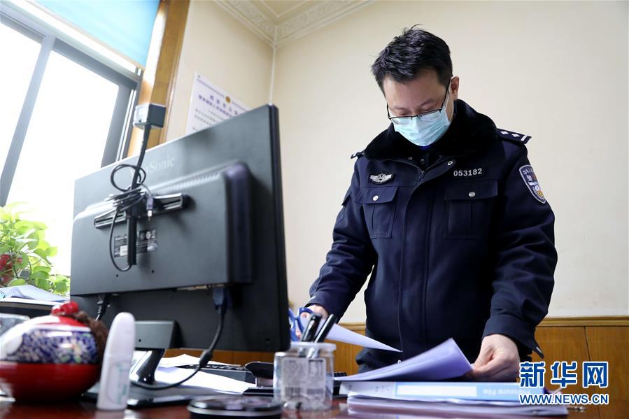 （聚焦疫情防控&middot;圖文互動）（2）&ldquo;戰(zhàn)疫&rdquo;時期&ldquo;雙一線&rdquo;夫妻的愛情：一手平安 一手健康