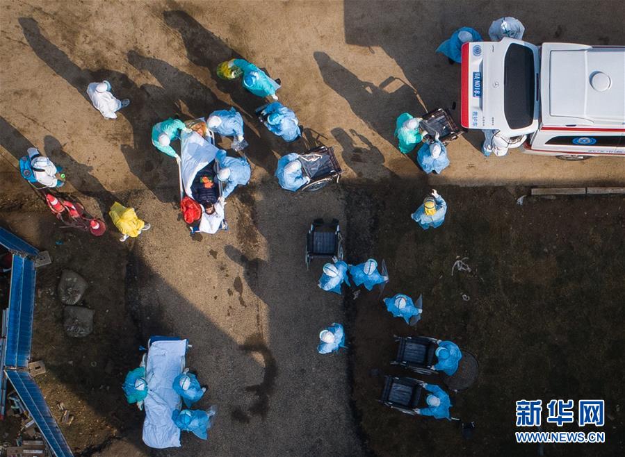 (新華全媒頭條·圖文互動) (5)做好疫情防護 統(tǒng)籌抓好改革發(fā)展穩(wěn)定各項工作——堅決打贏疫情防控阻擊戰(zhàn)系列述評之四