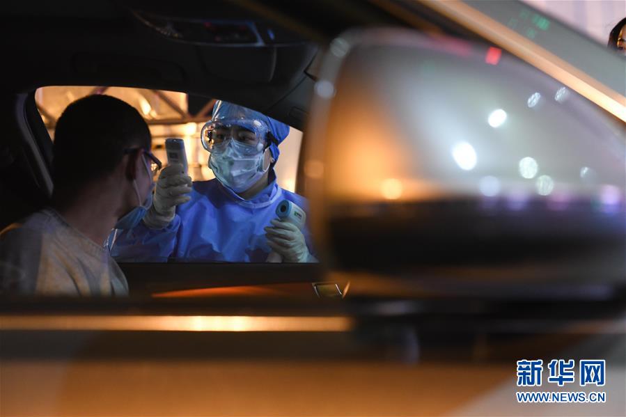 （在習(xí)近平新時(shí)代中國特色社會(huì)主義思想指引下&mdash;&mdash;新時(shí)代新作為新篇章&middot;習(xí)近平總書記關(guān)切事&middot;圖文互動(dòng)）（6）當(dāng)億萬只手緊握在一起&hellip;&hellip;&mdash;&mdash;戰(zhàn)&ldquo;疫&rdquo;一線感受中國力量