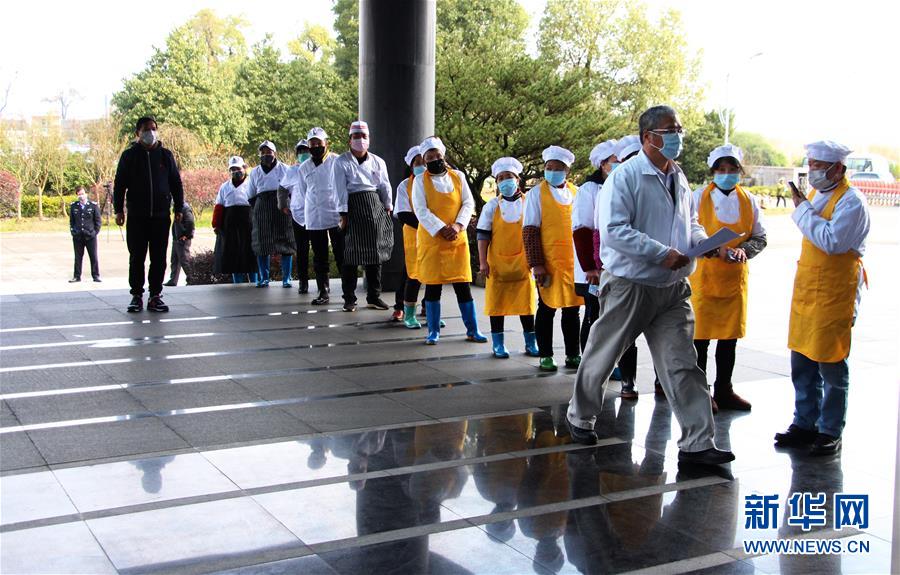 （來自經(jīng)濟前沿的故事&middot;企業(yè)復(fù)工復(fù)產(chǎn)&middot;圖文互動）（2）看1500多名工人是如何復(fù)工的？&mdash;&mdash;湖南郴州一家企業(yè)復(fù)工目擊記 