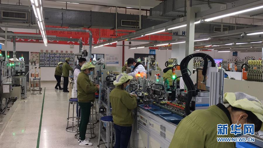 （來自經(jīng)濟前沿的故事&middot;企業(yè)復(fù)工復(fù)產(chǎn)&middot;圖文互動）（3）看1500多名工人是如何復(fù)工的？&mdash;&mdash;湖南郴州一家企業(yè)復(fù)工目擊記 