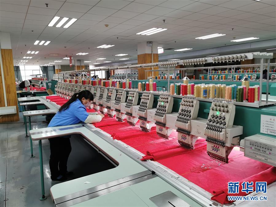 （來自經(jīng)濟前沿的故事&middot;企業(yè)復(fù)工復(fù)產(chǎn)&middot;圖文互動）（6）&ldquo;開門紅包&rdquo;變&ldquo;消毒迎門&rdquo;&mdash;&mdash;長沙高新區(qū)一家企業(yè)復(fù)工的&ldquo;拼勁&rdquo;