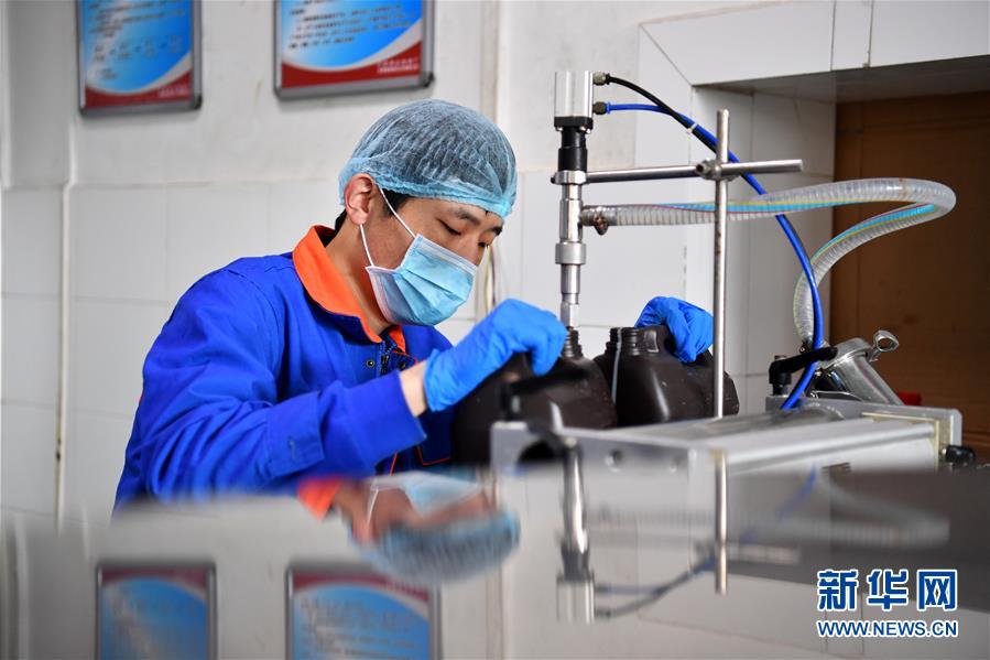 （圖文互動(dòng)）（2）為防控疫情添磚加瓦&mdash;&mdash;山西企業(yè)&ldquo;跨界&rdquo;生產(chǎn)防疫物資見聞