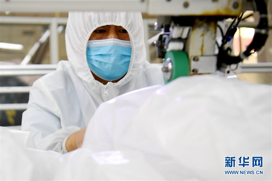 （聚焦疫情防控&middot;圖文互動(dòng)）（7）我們能多產(chǎn)一件，前方就少一份風(fēng)險(xiǎn)&mdash;&mdash;醫(yī)用防護(hù)服&ldquo;河北制造&rdquo;緊急&ldquo;起飛&rdquo;記