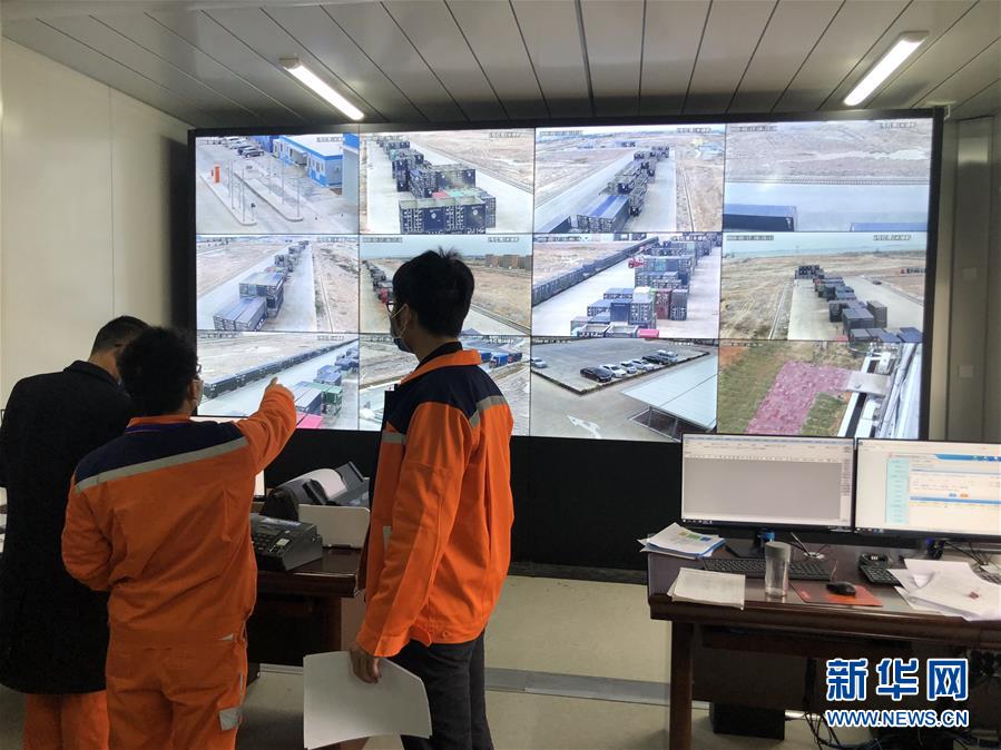 （圖文互動(dòng)）（2）抓好防疫保暢，還管司機(jī)吃飯&mdash;&mdash;廣西欽州保稅港區(qū)服務(wù)企業(yè)復(fù)工見(jiàn)聞