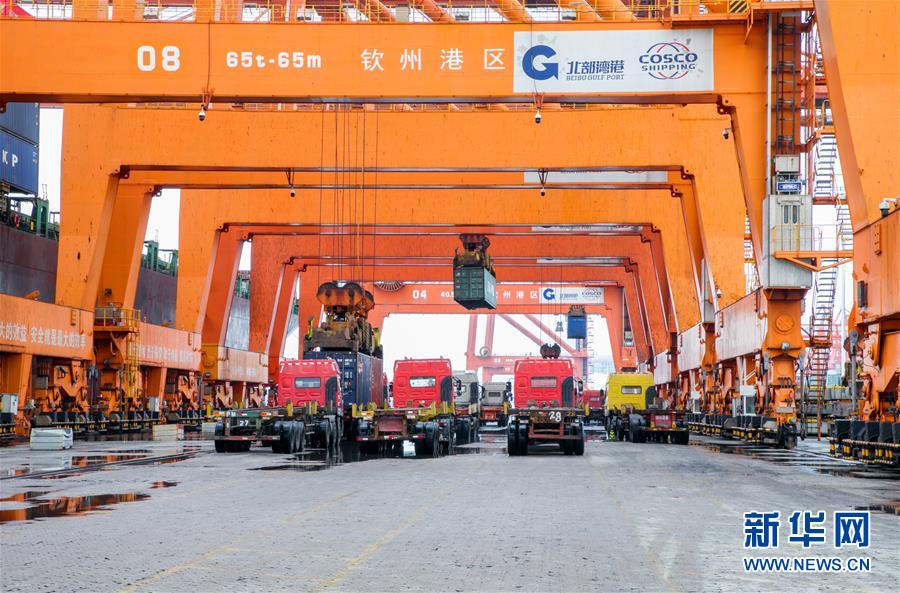 （圖文互動(dòng)）（4）抓好防疫保暢，還管司機(jī)吃飯&mdash;&mdash;廣西欽州保稅港區(qū)服務(wù)企業(yè)復(fù)工見(jiàn)聞