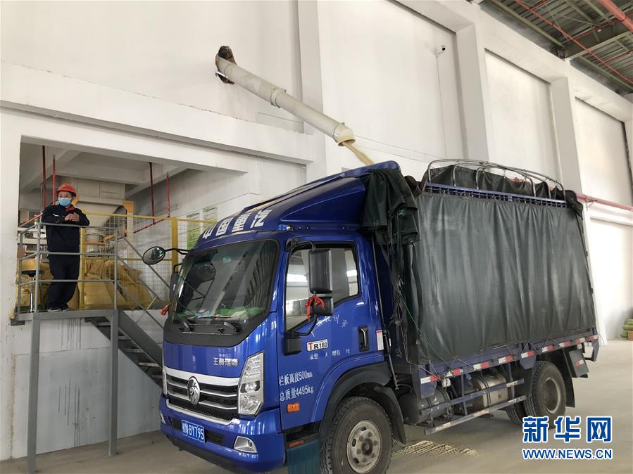 （圖文互動(dòng)）（5）抓好防疫保暢，還管司機(jī)吃飯&mdash;&mdash;廣西欽州保稅港區(qū)服務(wù)企業(yè)復(fù)工見(jiàn)聞