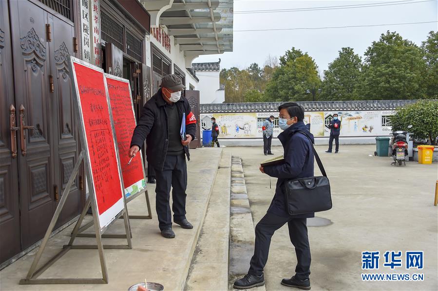 (新華全媒頭條配圖·圖文互動)(10)戰(zhàn)“疫”的一天——新華社記者直擊湖北保衛(wèi)戰(zhàn)