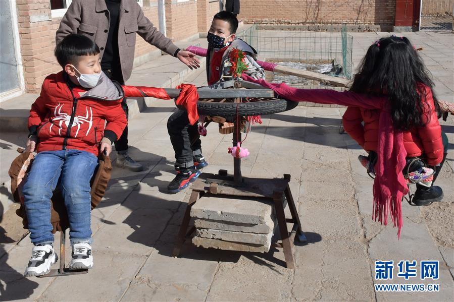 （圖文互動）&ldquo;宅&rdquo;出新境界！內(nèi)蒙古一農(nóng)民在家里造出游樂場