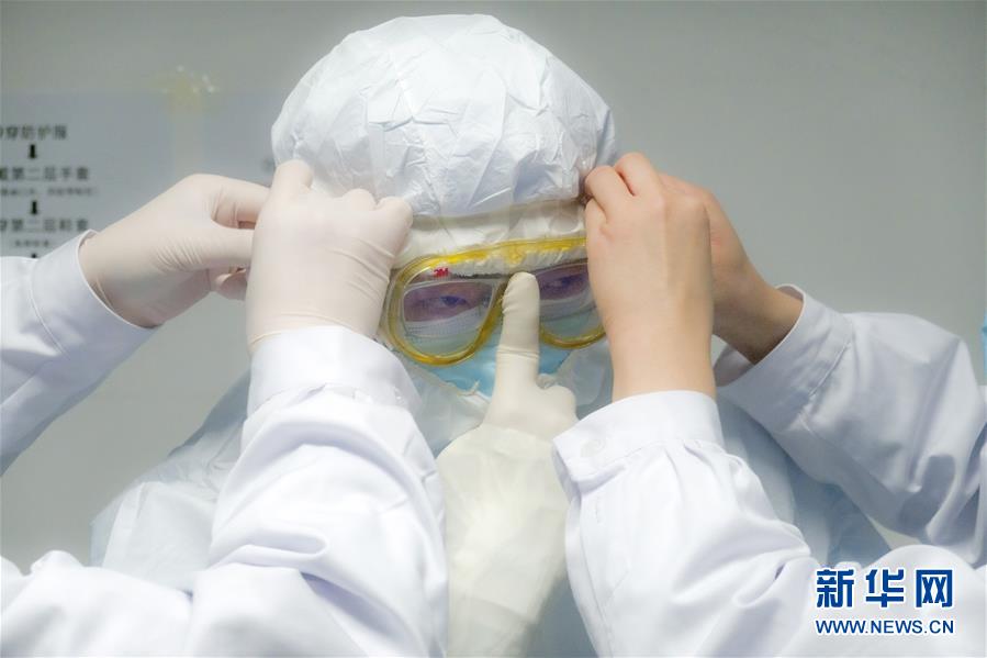 （新華全媒頭條&middot;圖文互動(dòng)）（3）&ldquo;與國家同舟，與人民共濟(jì)&rdquo;&mdash;&mdash;新冠肺炎重癥救治同濟(jì)醫(yī)院戰(zhàn)&ldquo;疫&rdquo;直擊