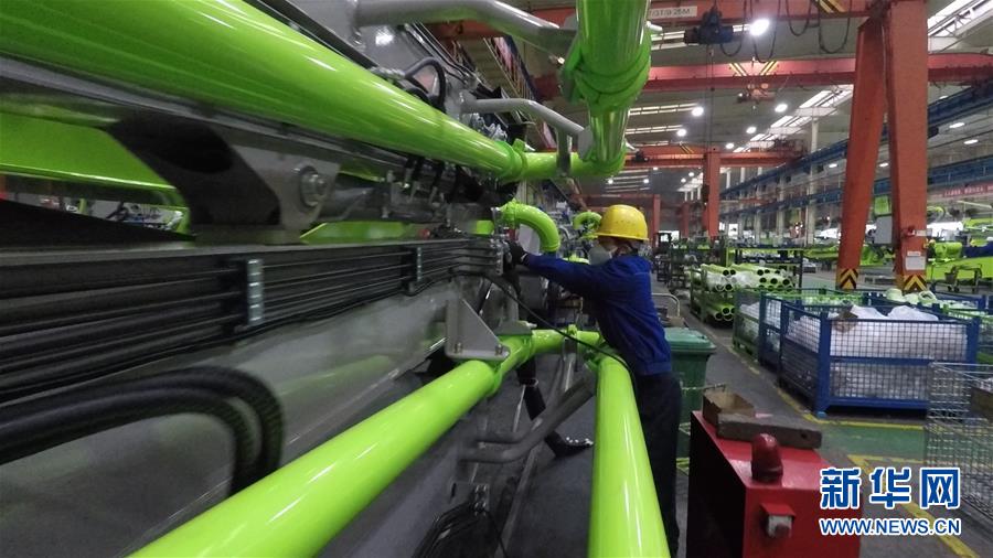 （圖文互動）（1）吃粉擼串，商圈&ldquo;打卡&rdquo;，動車出廠&mdash;&mdash;湖南&ldquo;標簽&rdquo;復蘇記