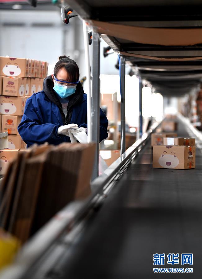 （聚焦疫情防控&middot;圖文互動）（2）&ldquo;一輛輛車出發(fā)，春暖花開的日子就不遠(yuǎn)了&rdquo;&mdash;&mdash;西北電商大縣陜西省武功縣復(fù)工見聞