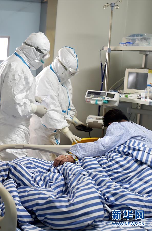 (新華全媒頭條·圖文互動)(3)血脈同心 共盼春來——疫情阻擊戰(zhàn)中的雪域故事