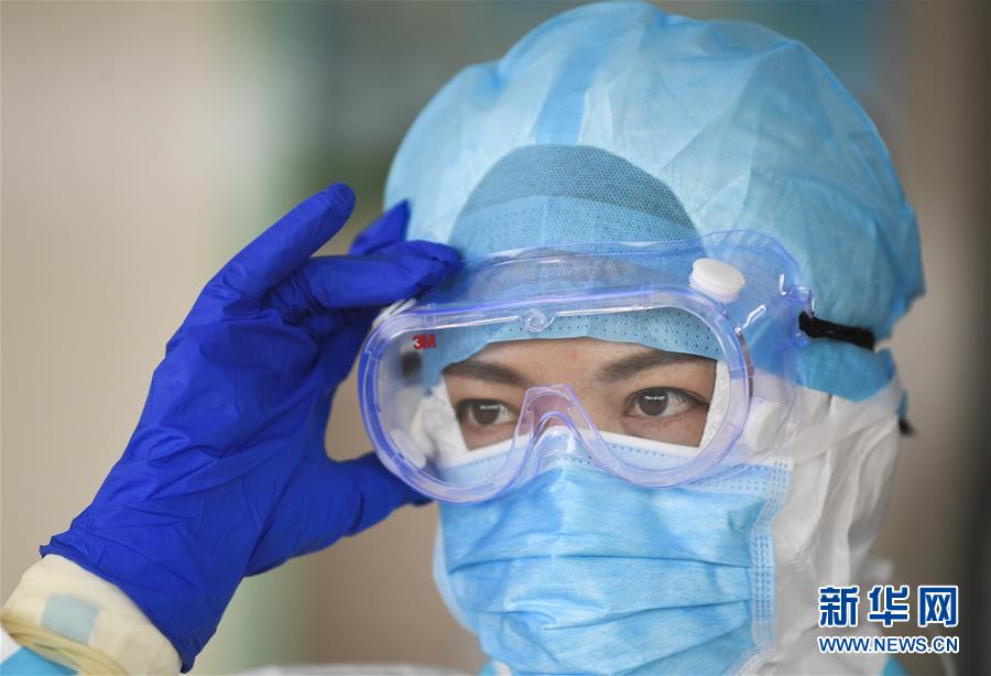 （一線抗疫群英譜&middot;圖文互動(dòng)）（4）&ldquo;我已躬身入局，勢要共渡難關(guān)!&rdquo;&mdash;&mdash;戰(zhàn)&ldquo;疫&rdquo;一線醫(yī)生黃霞